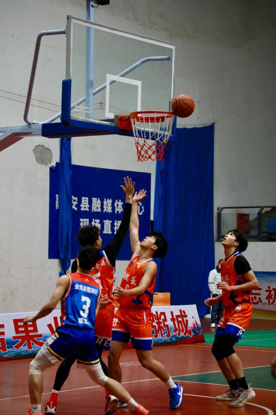 九州娱乐app-体育健儿齐聚擂台，篮球对阵激情迸发，精彩纷呈的简单介绍