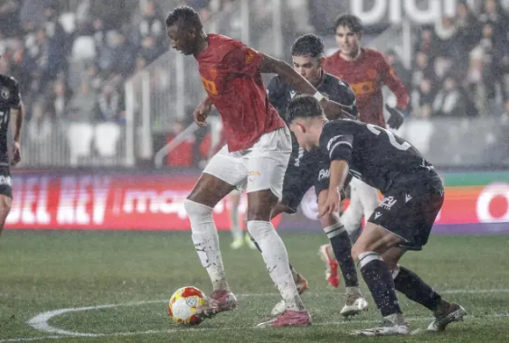 包含瓦伦西亚战胜皇家社会，结束连败势头！的词条