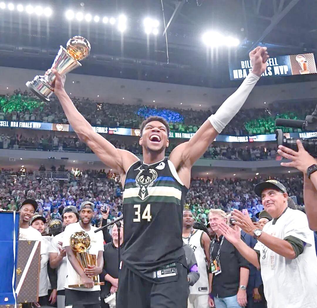 包含雄鹿队主帅赞扬字母哥出色表现，称之为球队骄傲的词条