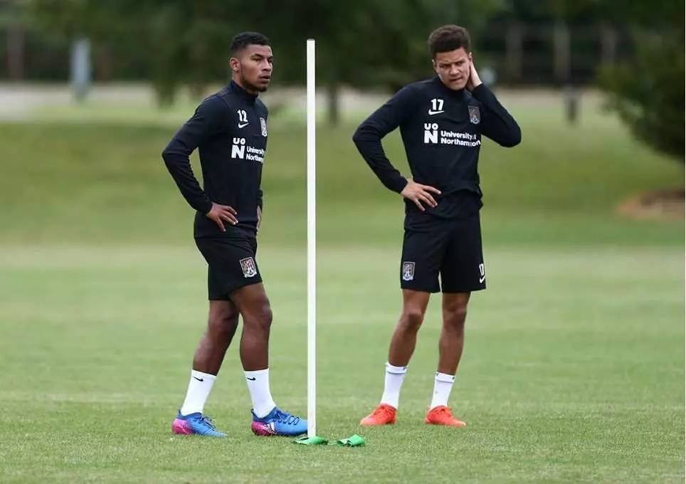 福建队联袂合作,士气高昂并肩前行(各负其责各尽其职的意思) 福建队联袂合作,士气高昂并肩前行(各负其责各尽其职的意思)